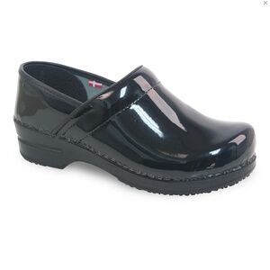 Sanita Sabel Women's Clog in Black Patent Leather Size 38/8 Dansko